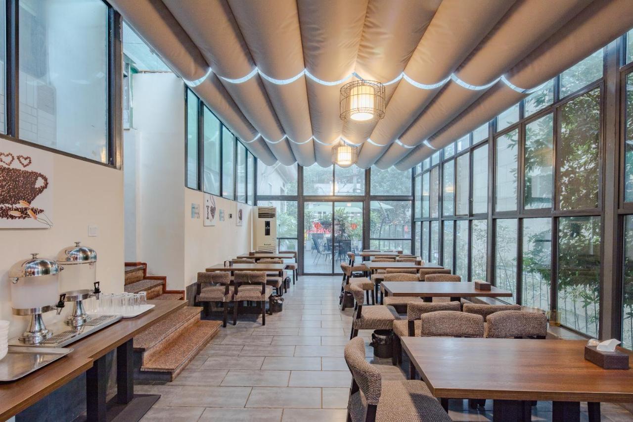 Sam Cozy Hotel Чънду Екстериор снимка