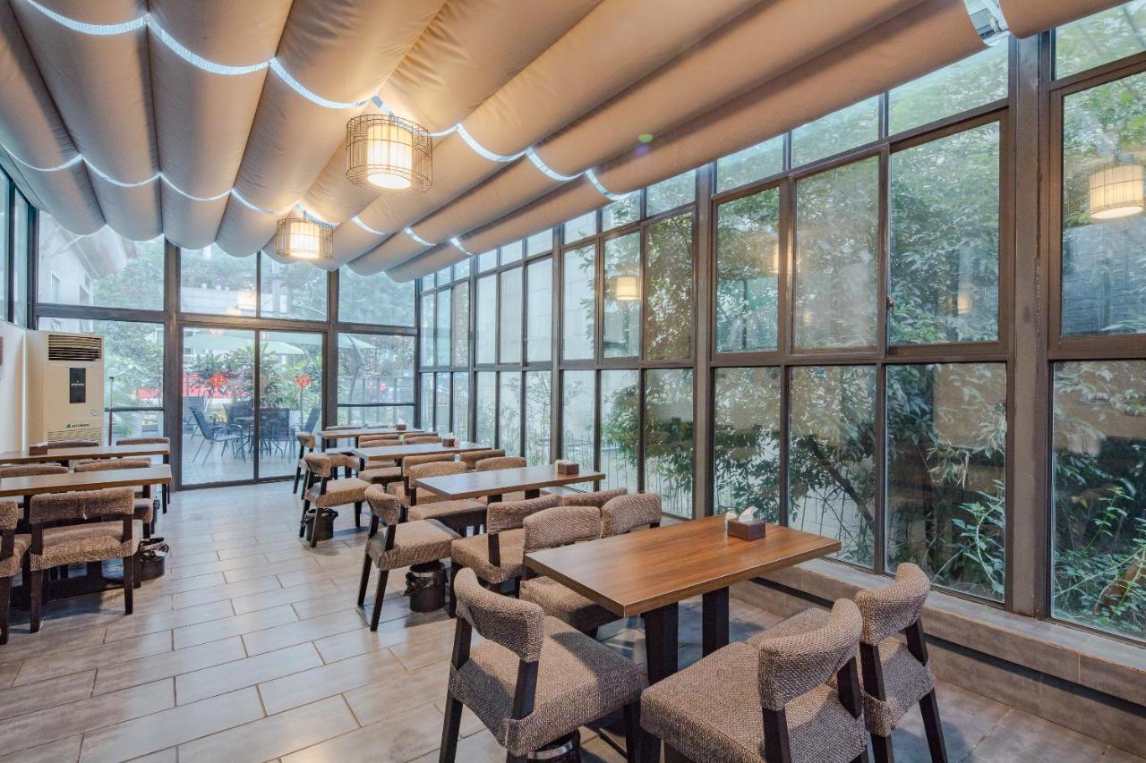Sam Cozy Hotel Чънду Екстериор снимка